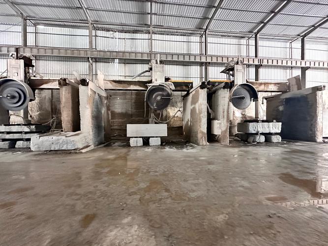 华森石材 十亩来料加工场地，大切设备与自主加工实力解析